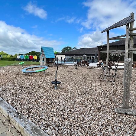 Cottontail Lodge - Hot Tub - Pet Friendly South Cerney Exterior foto