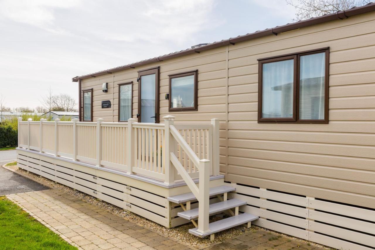 Cottontail Lodge - Hot Tub - Pet Friendly South Cerney Exterior foto