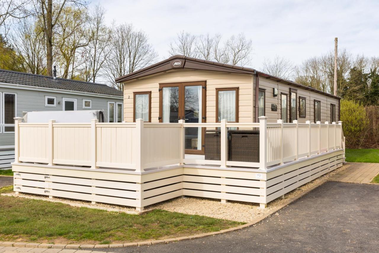 Cottontail Lodge - Hot Tub - Pet Friendly South Cerney Exterior foto