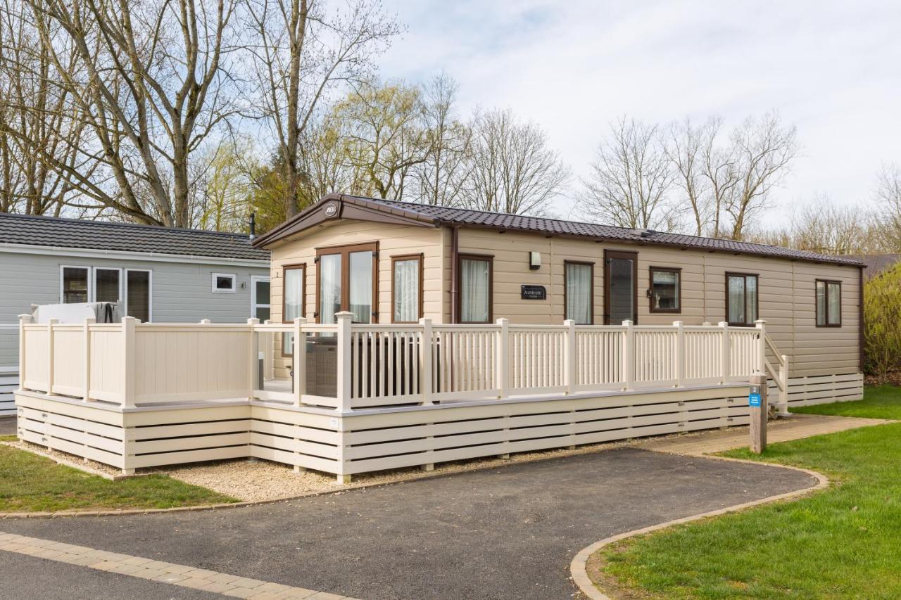 Cottontail Lodge - Hot Tub - Pet Friendly South Cerney Exterior foto