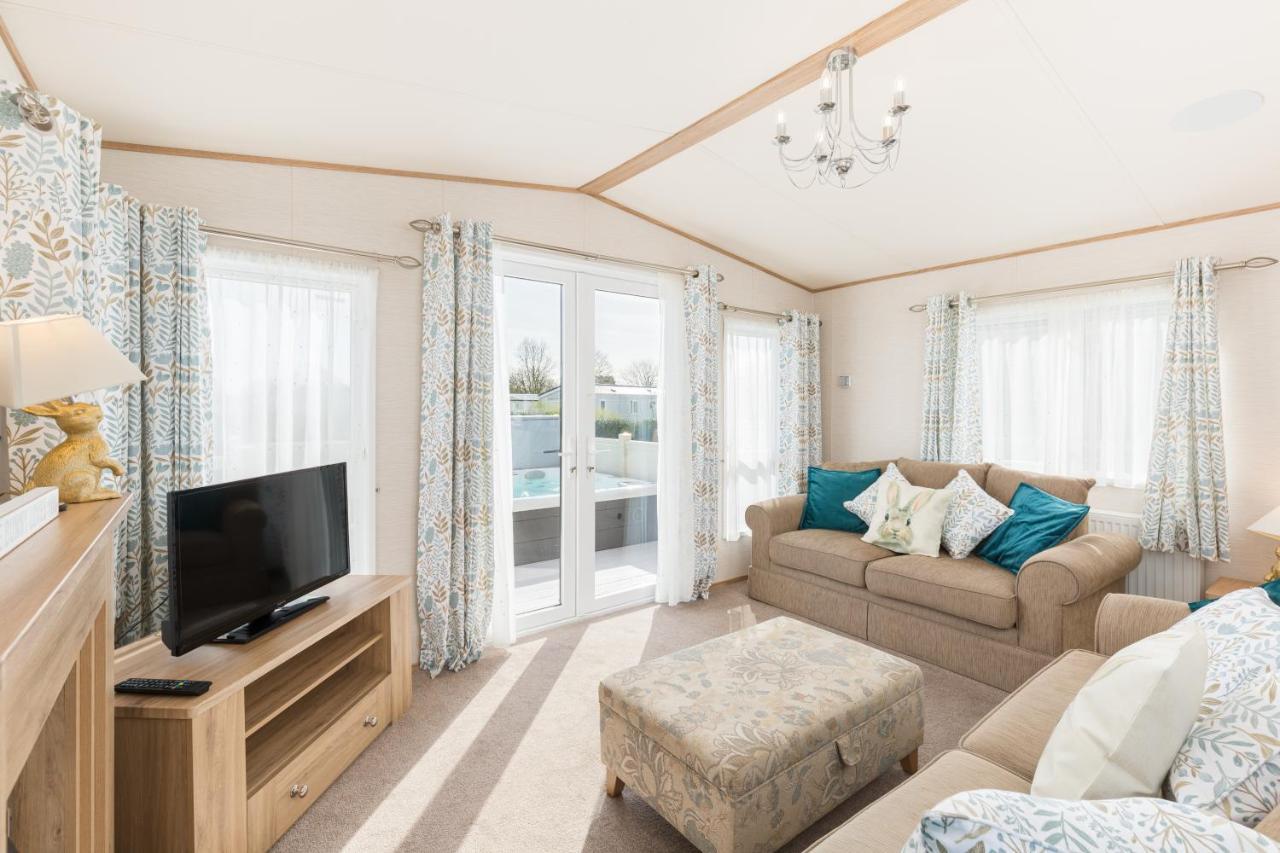 Cottontail Lodge - Hot Tub - Pet Friendly South Cerney Exterior foto