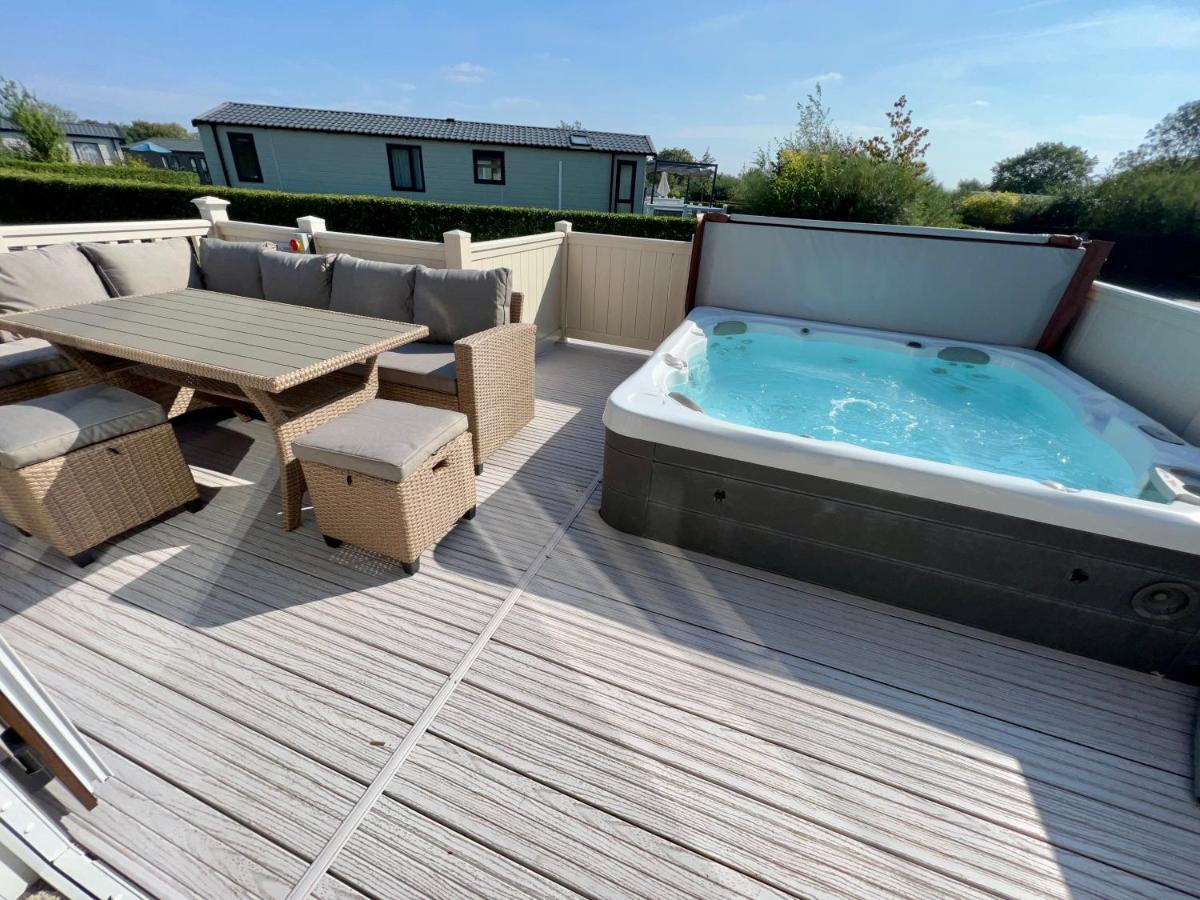 Cottontail Lodge - Hot Tub - Pet Friendly South Cerney Exterior foto