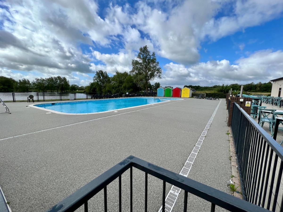Cottontail Lodge - Hot Tub - Pet Friendly South Cerney Exterior foto