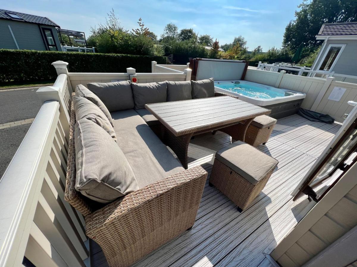 Cottontail Lodge - Hot Tub - Pet Friendly South Cerney Exterior foto