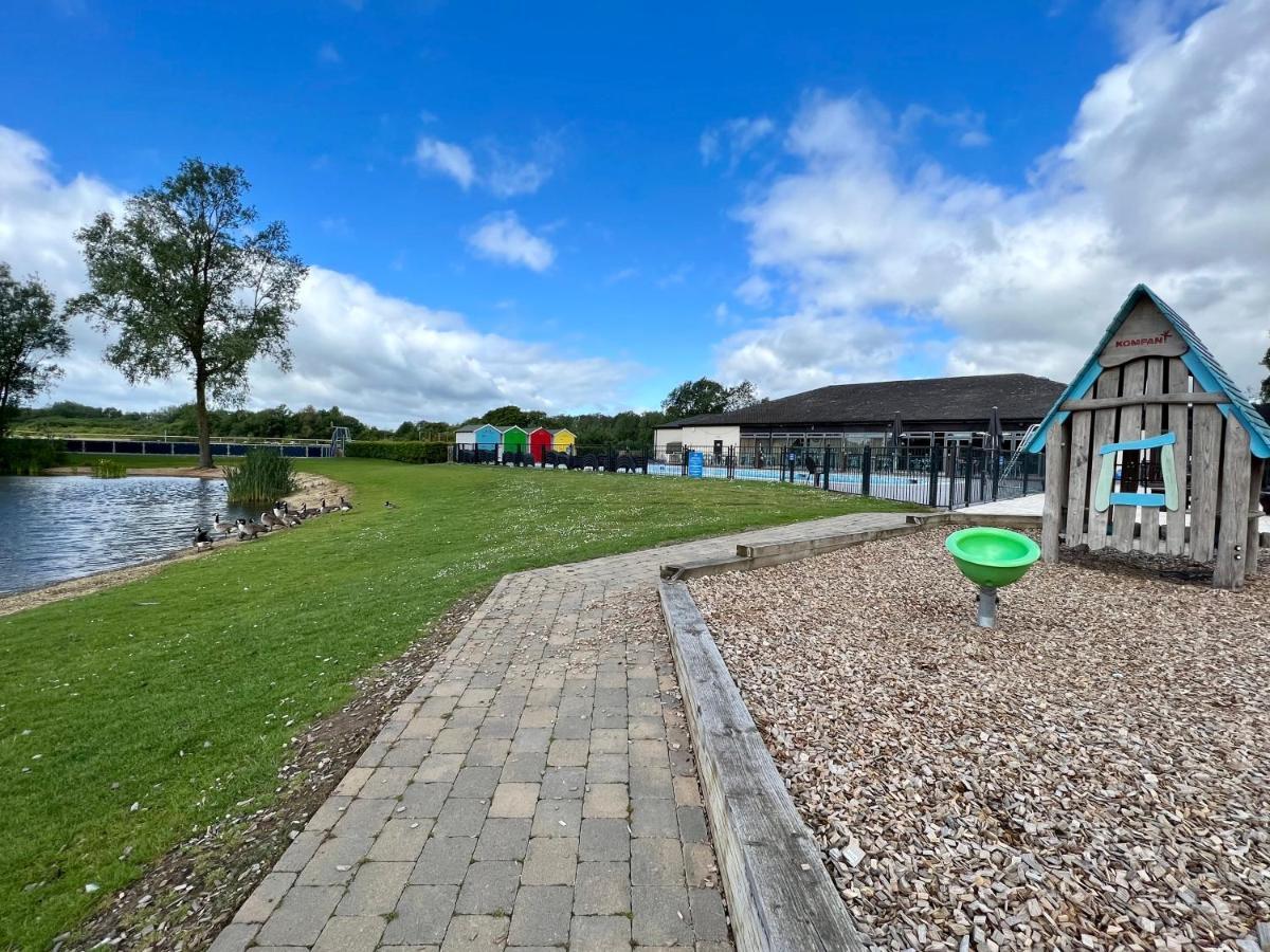 Cottontail Lodge - Hot Tub - Pet Friendly South Cerney Exterior foto